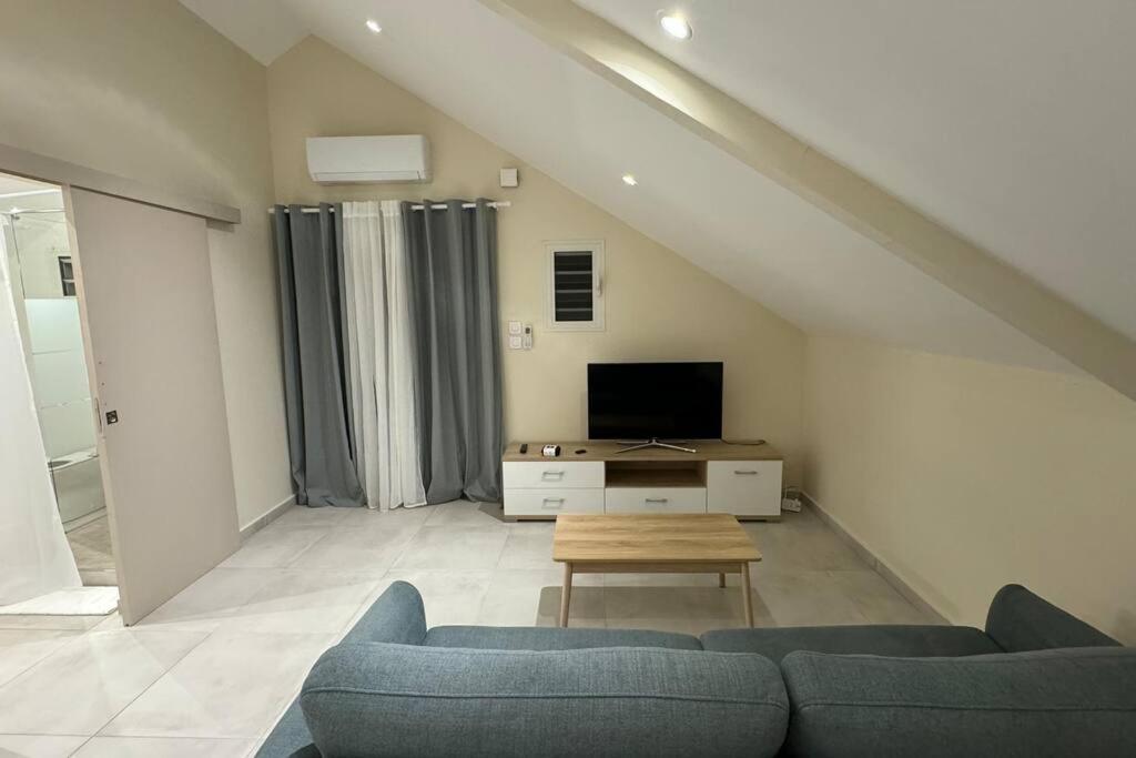 Grand Studio Charmant, Tout Equipe… Saint-Denis Exterior foto
